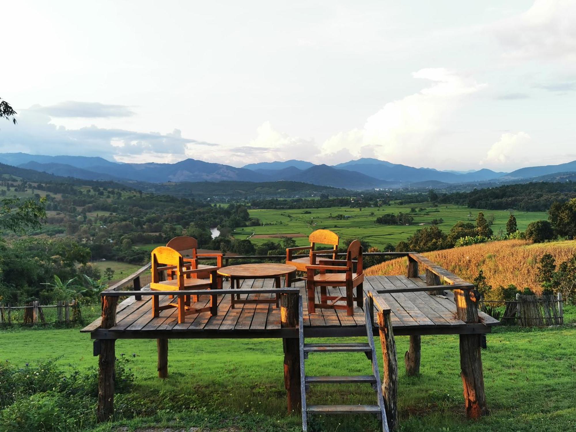 Hotel มนต์เมืองแจ่ม Mae Chaem Esterno foto