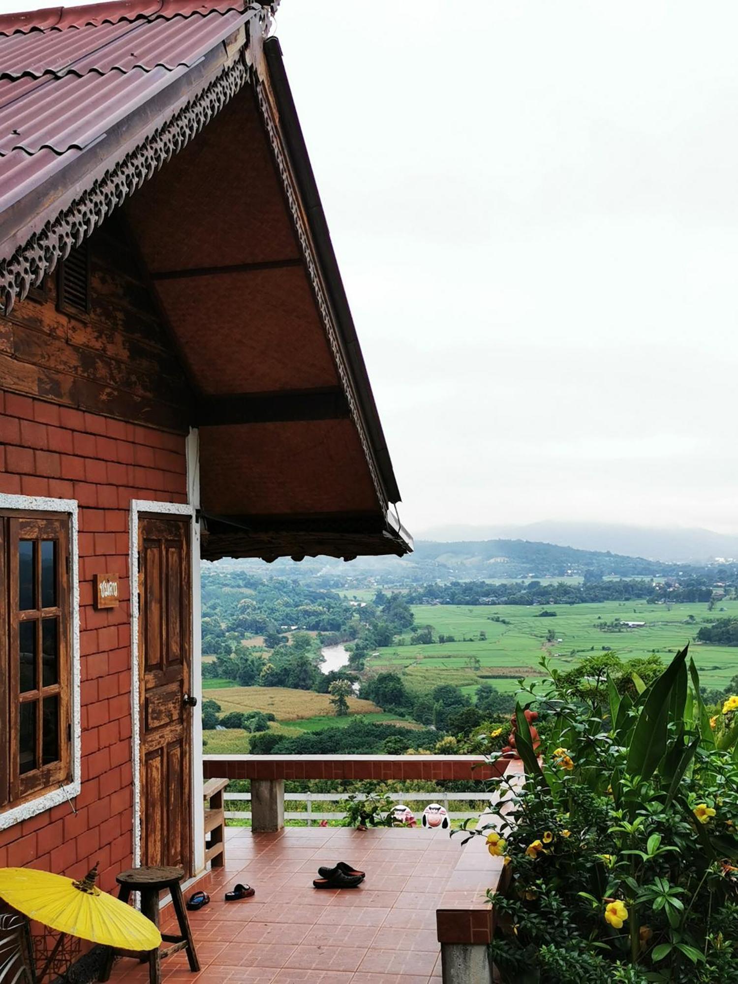 Hotel มนต์เมืองแจ่ม Mae Chaem Esterno foto