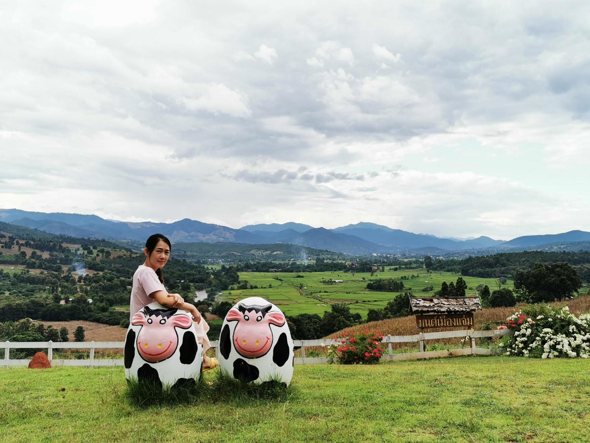 Hotel มนต์เมืองแจ่ม Mae Chaem Esterno foto
