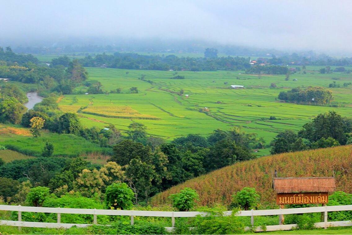 Hotel มนต์เมืองแจ่ม Mae Chaem Esterno foto