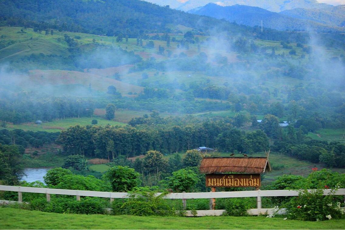 Hotel มนต์เมืองแจ่ม Mae Chaem Esterno foto