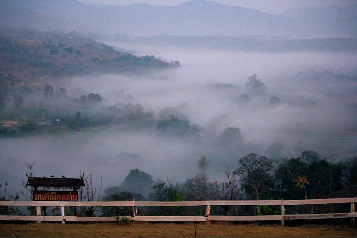 Hotel มนต์เมืองแจ่ม Mae Chaem Esterno foto