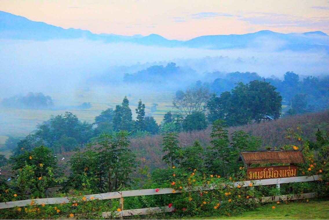 Hotel มนต์เมืองแจ่ม Mae Chaem Esterno foto