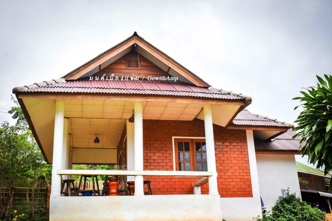 Hotel มนต์เมืองแจ่ม Mae Chaem Esterno foto