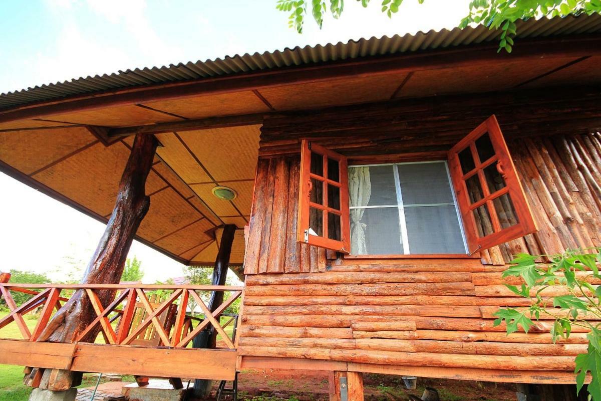 Hotel มนต์เมืองแจ่ม Mae Chaem Esterno foto