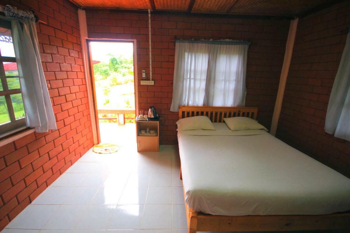 Hotel มนต์เมืองแจ่ม Mae Chaem Esterno foto
