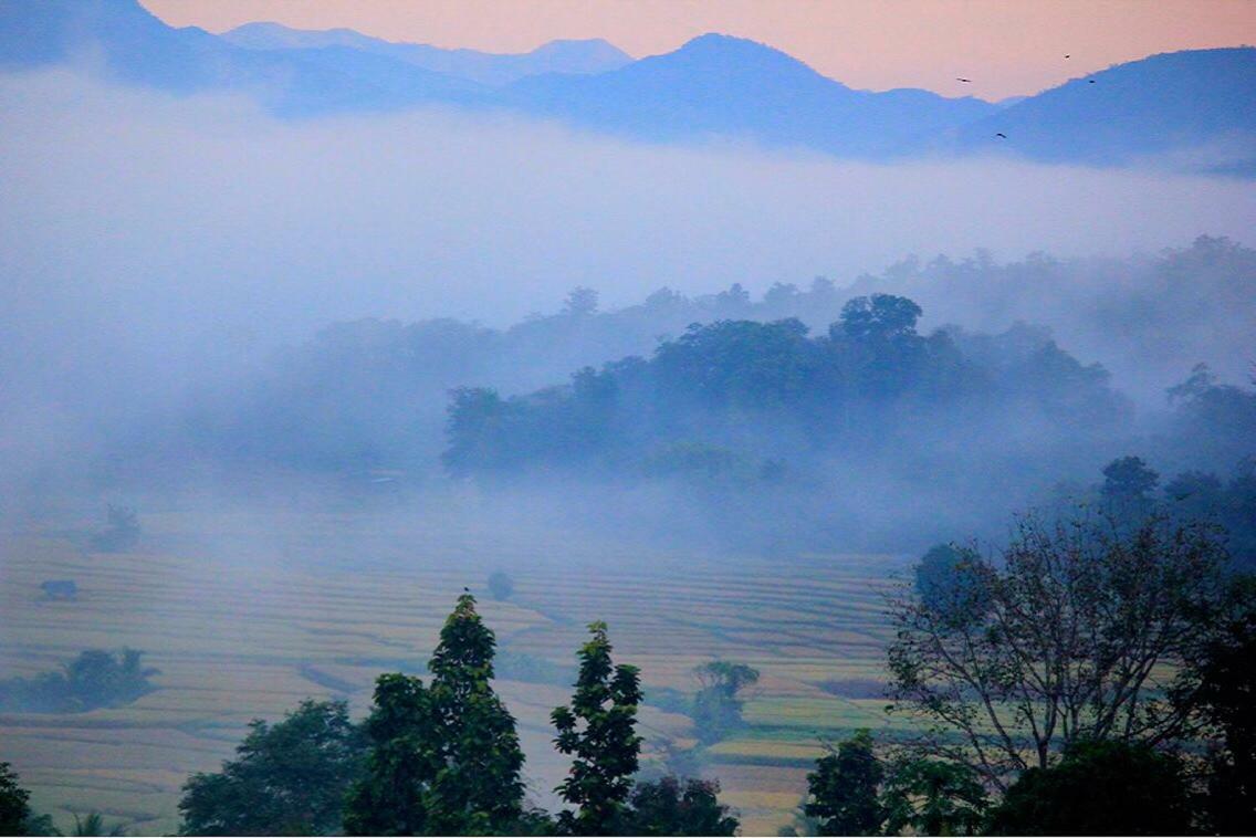 Hotel มนต์เมืองแจ่ม Mae Chaem Esterno foto