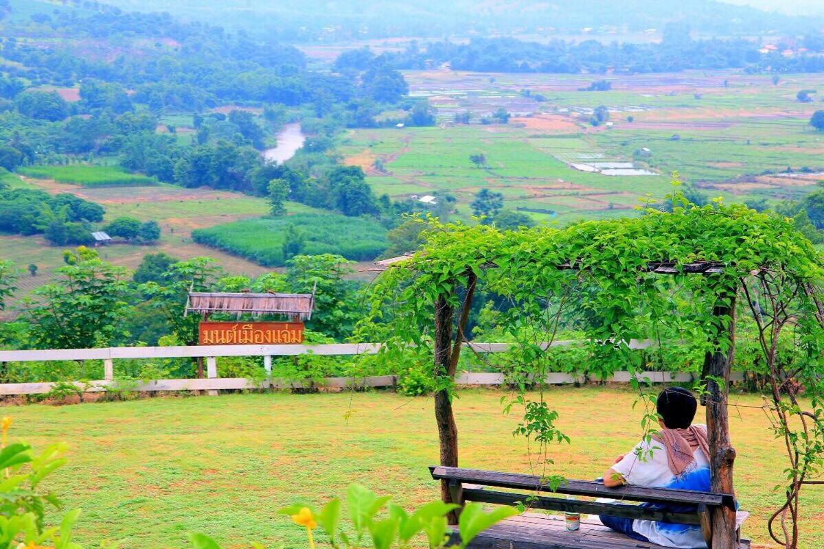 Hotel มนต์เมืองแจ่ม Mae Chaem Esterno foto