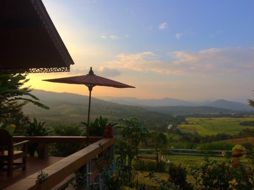 Hotel มนต์เมืองแจ่ม Mae Chaem Esterno foto